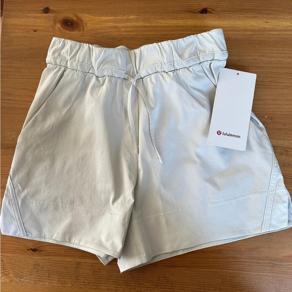 Lululemon Cinchable Waist High-Rise Woven Short 3.5”